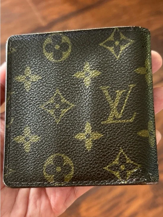 Louis Vuitton MEN’s BIFOLD Wallet - - Picture 2 of 12